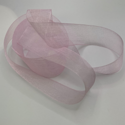 Lazo organza color rosa.